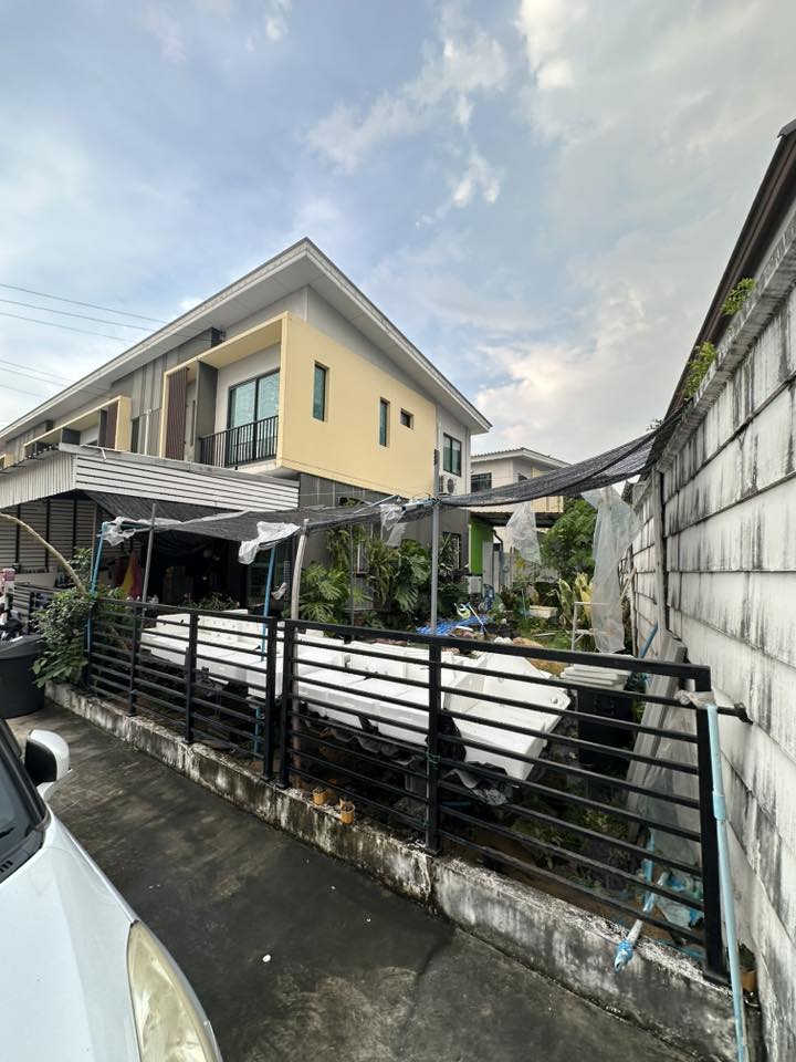 ขายทาวน์โฮมเดอะคอนเนค 33 อ่อนนุช–วงแหวน
บ้าน 2 ชั้น สไตล์โมเดิร์น ทำเลดี ใกล้ทางด่วนและแอร์พอร์ตลิงค์
3 ห้องนอน 2 ห้องน้ำ พื้นที่ใช้สอย 35 ตร.วา
บ้านกว้าง อยู่สบาย พร้อมอยู่ ราคาเพียง 3.7 ล้านบาท